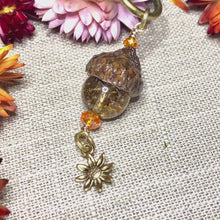 Load and play video in Gallery viewer, Wall Garland Blue &amp; White Felted Wool Acorns
